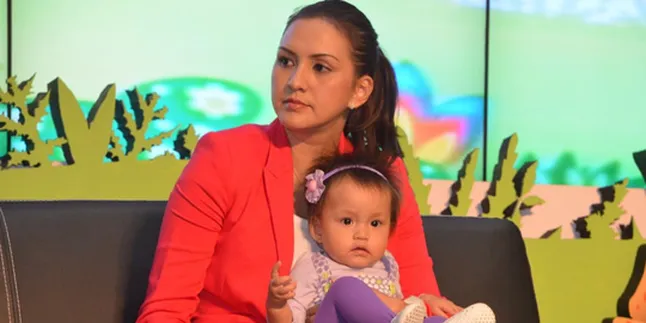 Tips Menyusui Ala Donna Agnesia