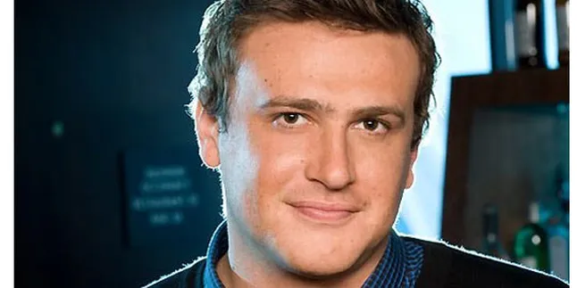 LDR, Jason Segel Pasang Stiker Michelle Williams di Ponsel!