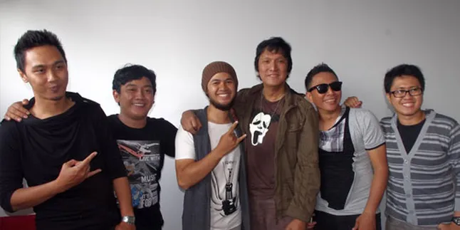 Platinoem Band Kolaborasi Dengan Ikang Fawzi