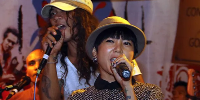 Sebelum Jadi Aktris, Poppy Sovia Sudah Main Band