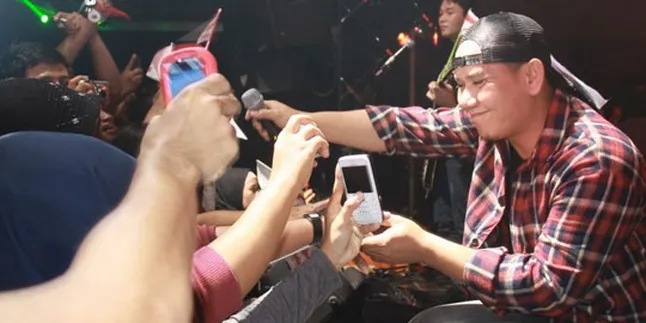 Jenguk Ariel, Fadly Dapat Amanat