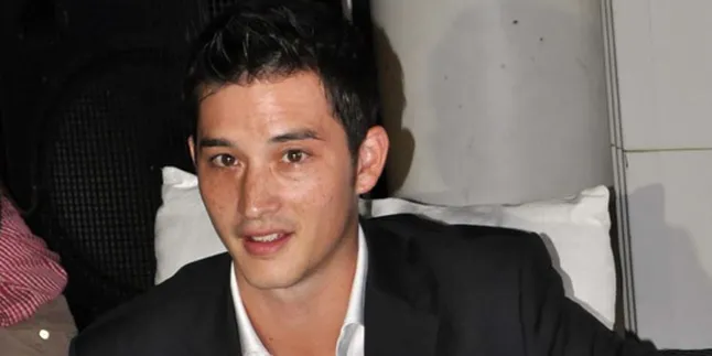 Mike Lewis Bakal Buka-Bukaan Soal Perceraiannya