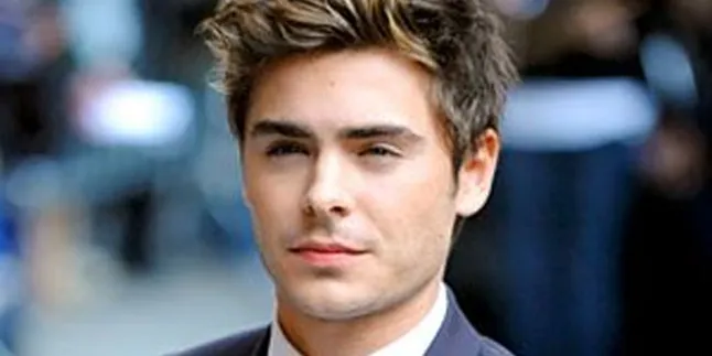 Beradegan Panas, Zac Efron Malu Ditonton Ibunya!