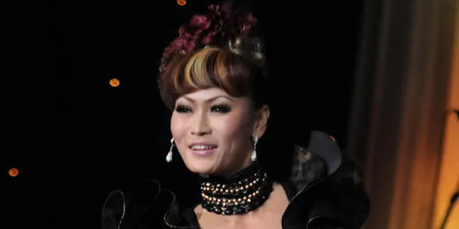 Kartini Dangdut Goyang Konser Lampion 100% Perempuan Kartini Dangdut Goyang Konser Lampion 100% Perempuan