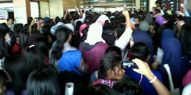 Demi Temukan Suju, ELF Rela Kelilingi Bandara