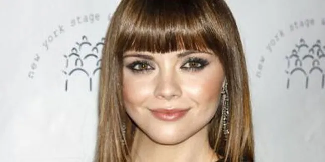Christina Ricci Bergabung Dalam 'THE SMURFS 2'
