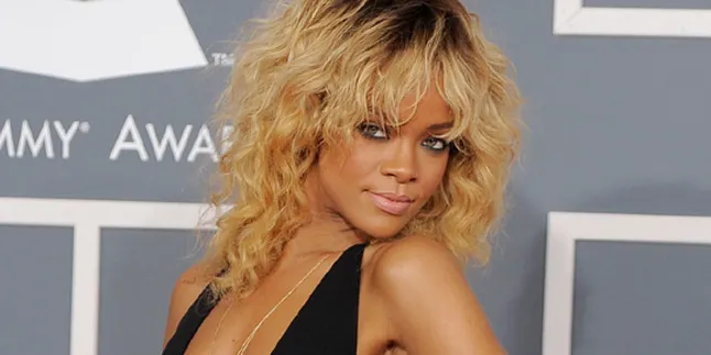 Ternyata Rihanna Lebih Cantik Tanpa...