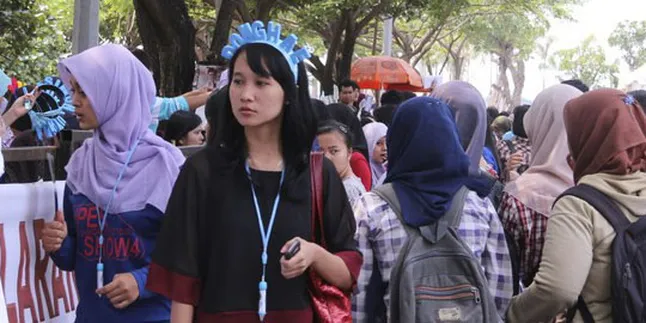 Mengantri Masuk Ruangan Konser, ELF Naik Turun Eskalator