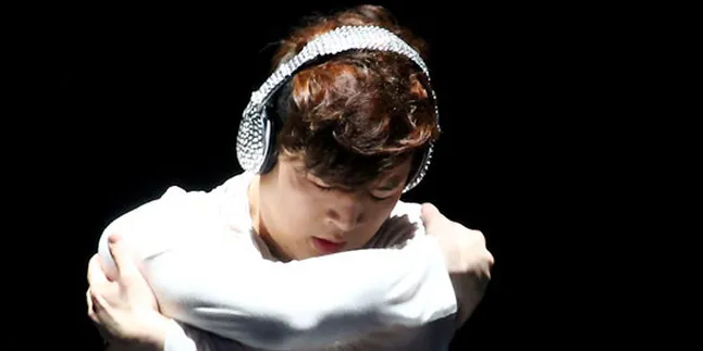 Fancam SS4 INA - Shindong Menyanyikan Lagu Vidi Aldiano