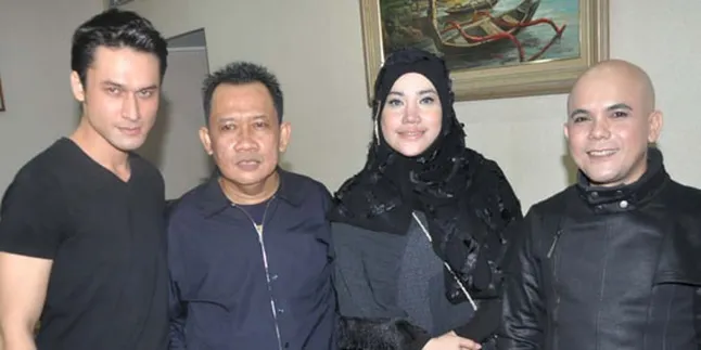 Indra L Bruggman Bangun Sekolah