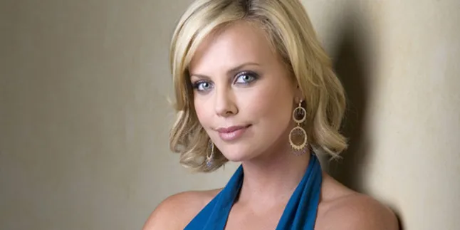 Charlize Theron: Aku Menyesal Tak Sempat Operasi Payudara