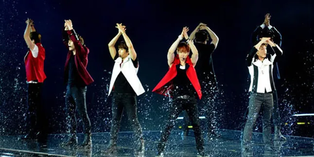 Sajian Akrobatik Warnai SS4 INA Super Junior