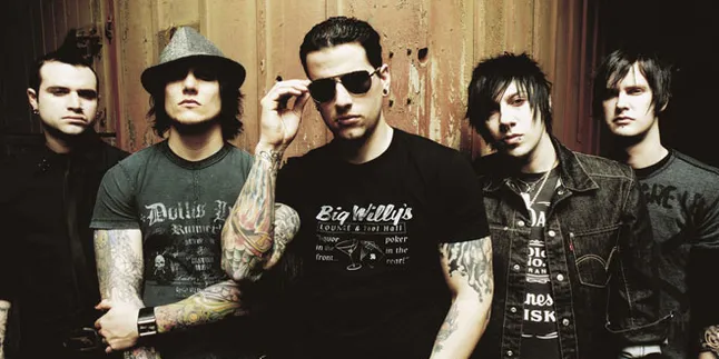 Konser A7x Batal, The Fallen Emosi