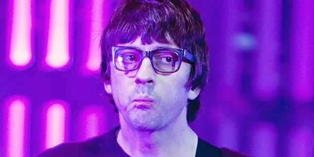 Hotel Terbakar, Gitaris Blur Nyaris Jadi Korban