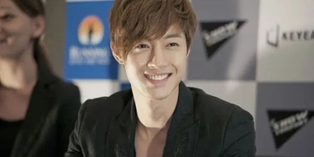 Kim Hyun Joong Beri Dukungan ke Boyband Baru, A-JAX