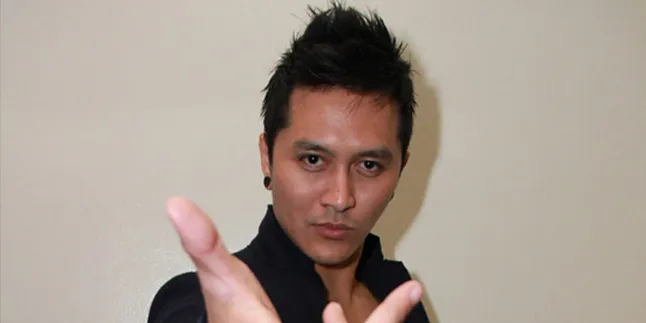 Tidur di Peti Balok Es, Demian Pingsan!