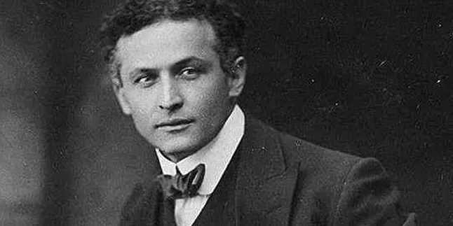 Lepas 'THE HUNGER GAMES', Gary Ross Sutradarai 'HOUDINI'