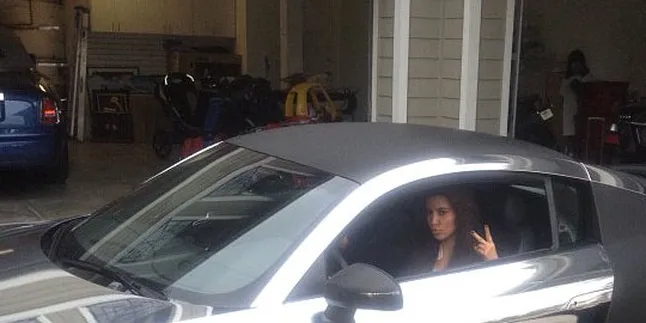 Hii, Ada Penampakan Di Foto Instagram Kim Kardashian?