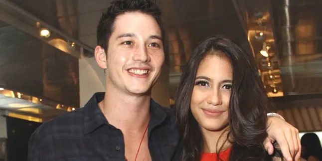 Pevita E Pearce - Mike Lewis Bantah Punya Hubungan Khusus