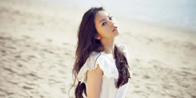 Sohee Wonder Girls Nikmati Suasana Pantai