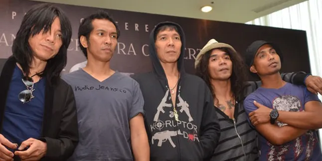 Ada Pulau di Panggung Slank!