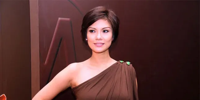 Trik Makan Es Krim Ala Aline Adita