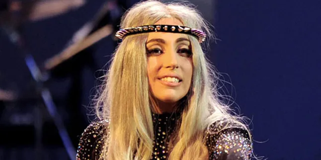 Kelelahan, Lady GaGa Jatuh Sakit