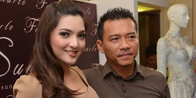 Bulan Madu Anang - Ashanty, Umroh Bersama Keluarga