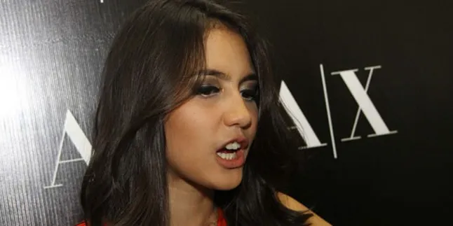 Pevita Pearce dan Mike Lewis Hanya Sekedar Teman Berbagi