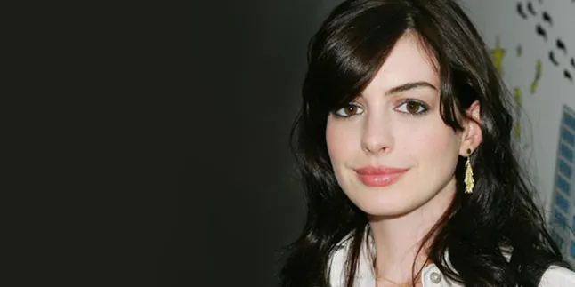 OMG! Anne Hathaway Berubah Jadi Tengkorak Hidup!