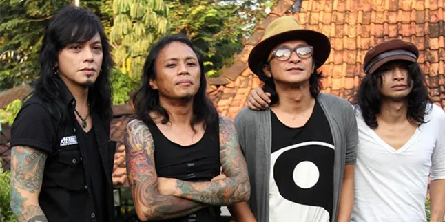 Nuansa Sirkus Dan Karnaval di Konser Rif