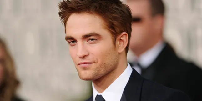 Happy 26th Birthday, Robert Pattinson The Sexy Vampire!