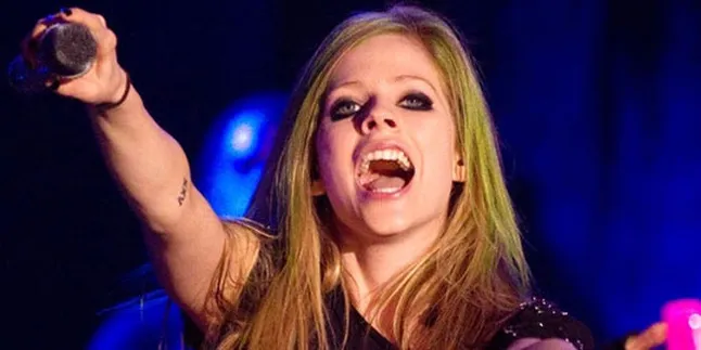 Garap Album, Avril Lavigne Gandeng Musisi Lain