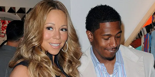 Mariah Carey Ternyata Tak Bisa Turun Tangga Sendiri Mariah Carey Ternyata Tak Bisa Turun Tangga Sendiri