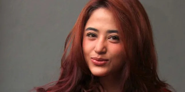 Dewi Perssik: Lady GaGa Telah Difitnah Indonesia!