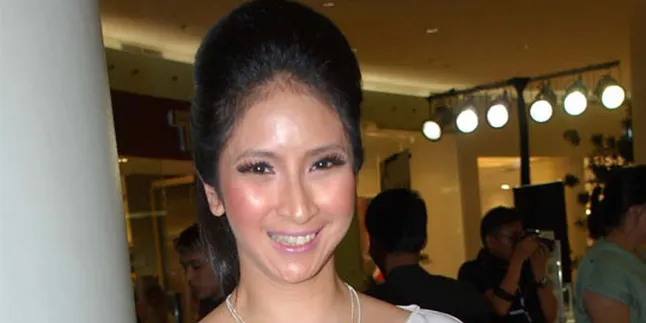 Novita Angie, Anti ‘Dunia Malam’