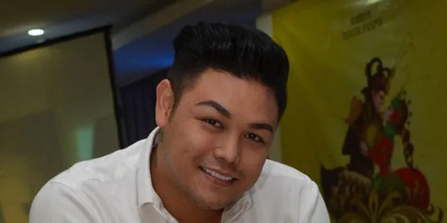 Pengalaman Pertama Ivan Gunawan Bikin Busana Semut