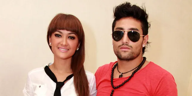 Ada Gaston di Video Klip Terbaru Julia Perez