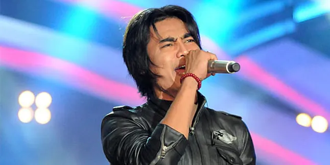 Tak Fokus, Charly Bekukan Pangeran Cinta Manajemen