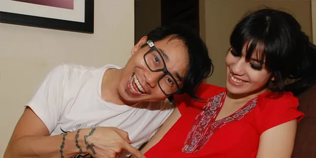 Sheila Marcia Melahirkan Bayi Laki-Laki