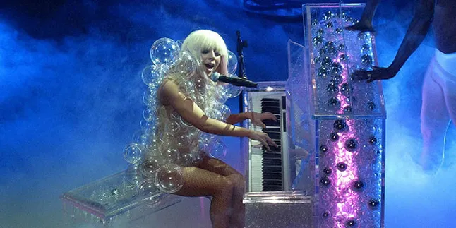 Konser di Jepang, Lady GaGa Pamer Skill Piano