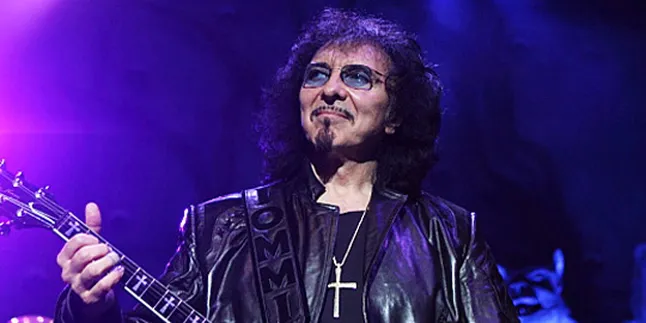 Tampil di Kampung Halaman, Gitaris Black Sabbath Gugup