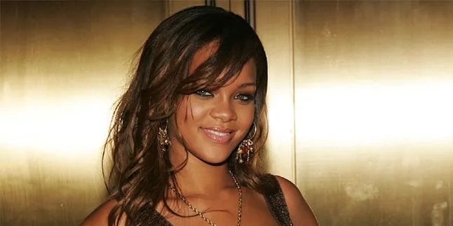 Intip Selebritis Yang Tampak Hot Dalam Bikini