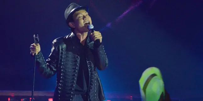 Febri Idol, Pukau Penonton Dengan Suara Ala Vokalis Muse Febri Idol, Pukau Penonton Dengan Suara Ala Vokalis Muse