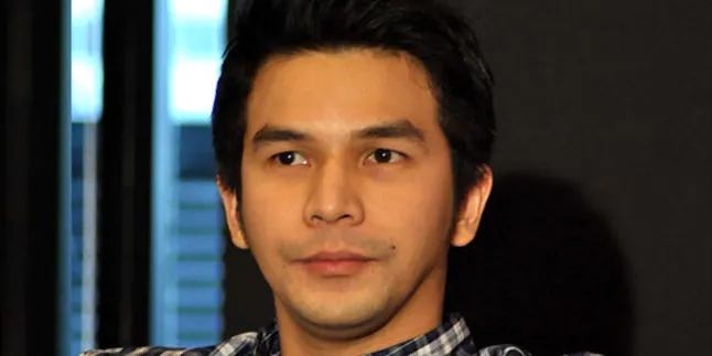 Kurang Persiapan, Pernikahan Jonathan Frizzy Batal Digelar