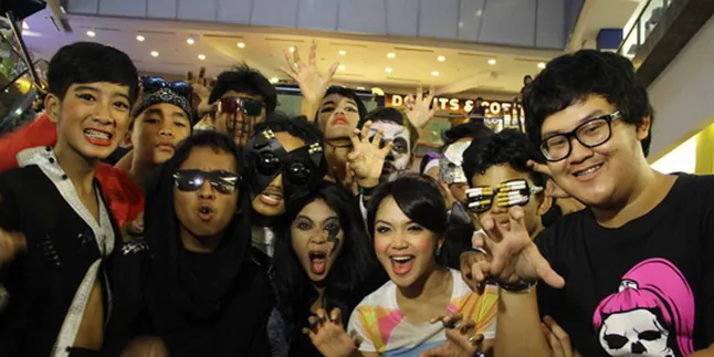 Sheza Idris Tak Peduli Lady Gaga Pemuja Setan