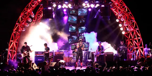 Gigi Rayakan Persahabatan di Makassar