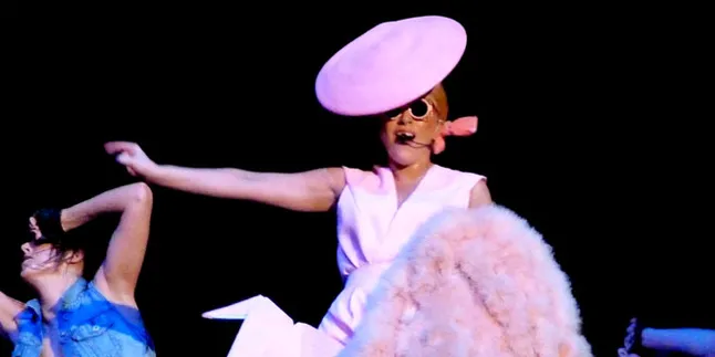 Megahnya Opening Konser Lady Gaga