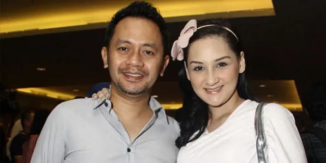 Hamil Tua, Mona Ratuliu Tetap Nonton Konser