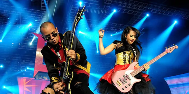 Kotak Raih Piala Layar Emas Dalam IMA 2012